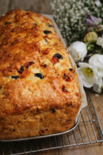 Délicieux cake salé au chorizo, olives et mozzarella