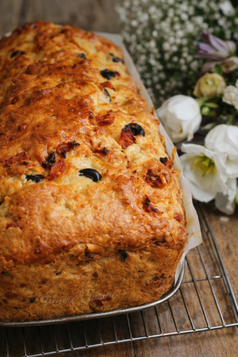 Cake salé au chorizo, olives et mozzarella