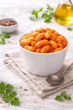 Haricots blancs épicés à la sauce tomate