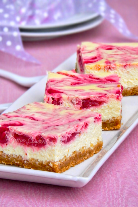 Carrés de heesecake aux fraises extrêmement facile