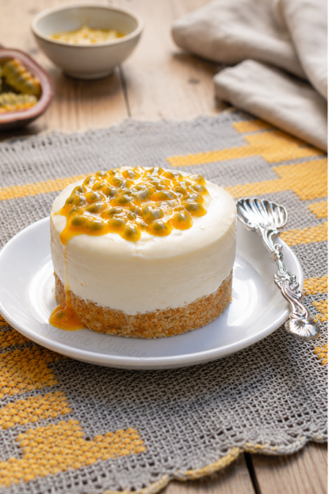 Un entremets mousse au yaourt vanille et passion