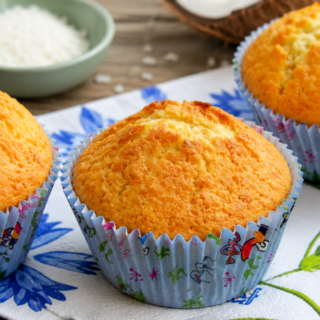 Muffins à la noix de coco en gros plan
