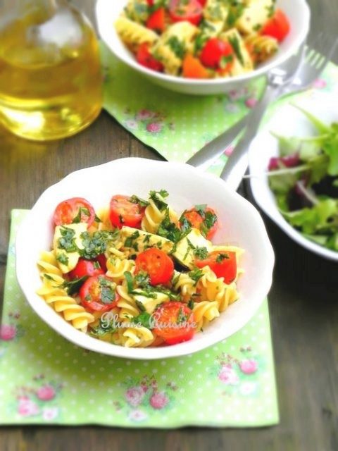 Salade-de-pâtes-tomates-et-mozzarella