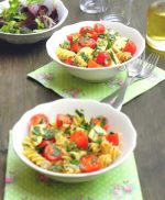 Salade-de-pâtes-tomates-et-mozzarella