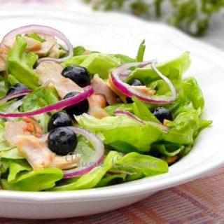 Salade-de-poulet-et-myrtilles