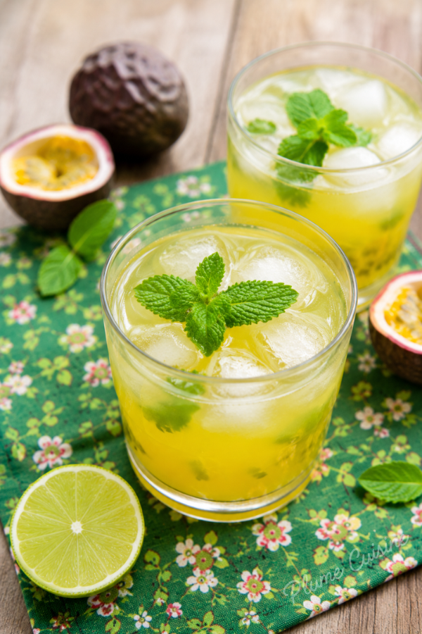 Deux verres de Cocktail fruits de la passion sans alcool