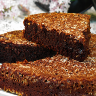 Belle tranche de gâteau fondant chocolat banane