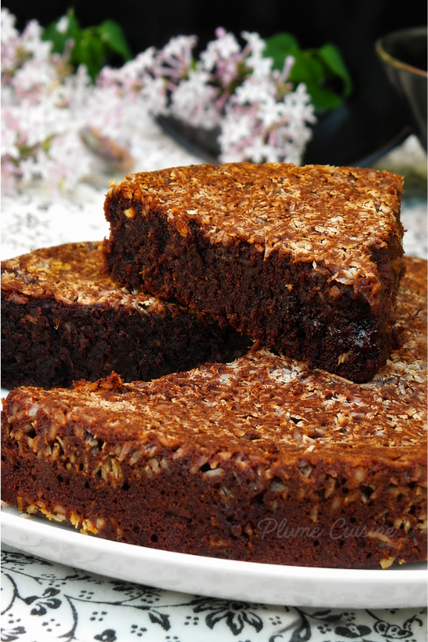 Belle tranche de gâteau fondant chocolat banane