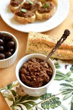Tapenade-olives-noires-tomates-séchées