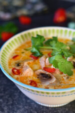 Soupe-thai-poulet-et-lait-de-coco