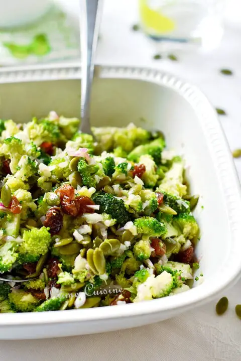 Salade-brocoli-raisins-recette