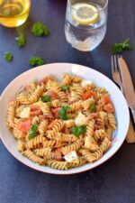 Pâtes-tomates-pesto-lardons-recette