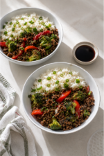 Riz et Bœuf haché sauté aux légumes façon asiatique dasn un bol