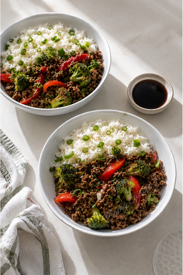 Riz et Bœuf haché sauté aux légumes façon asiatique dasn un bol